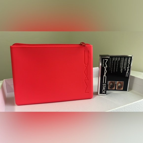 New MAC Cosmetics vibrant Silicone Cosmetic Bag. Limited edition. w/mini mascara - Picture 1 of 4